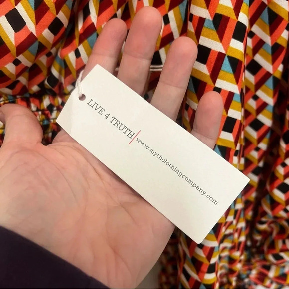 NWT Live 4 Truth puff sleeve crop v neck blouse with geometric pattern size M - Picture 6 of 6